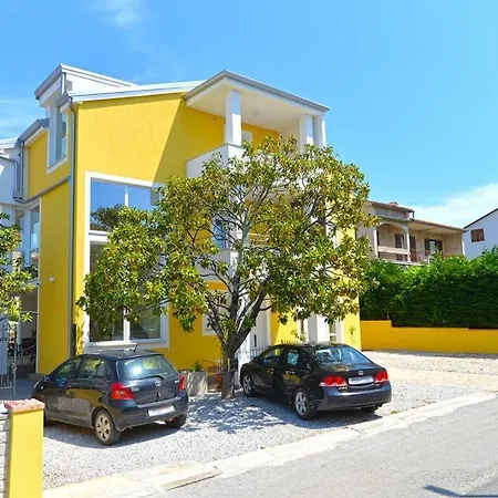 New In Center Of Apartment